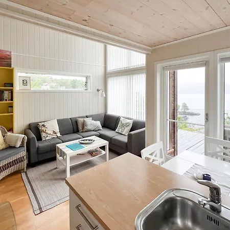 3 Bedroom Gorgeous In Semesterbostad *