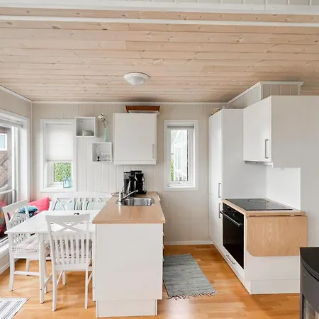 3 Bedroom Gorgeous In Semesterbostad *